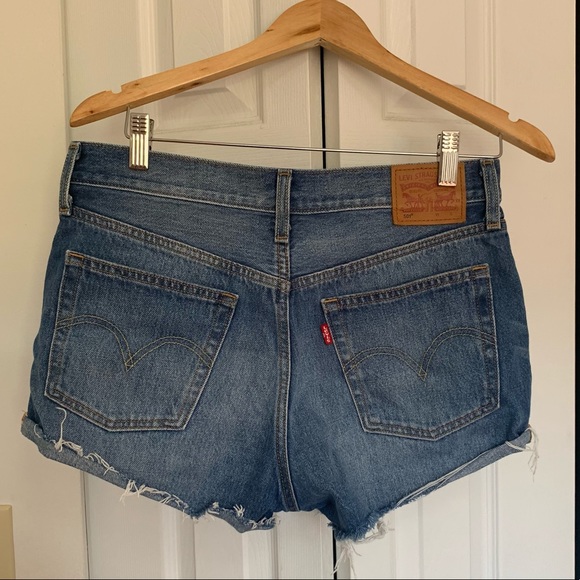 Levi Denim Shorts - Size 28 (fits small) - Picture 2 of 7